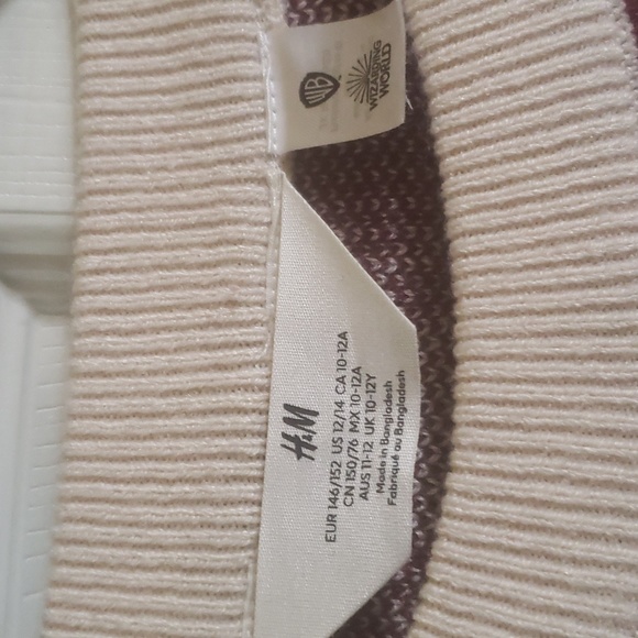 H and M GIRLS Hogwarts burgundy and offwhite sweater size 12 14 EUC - Picture 2 of 6